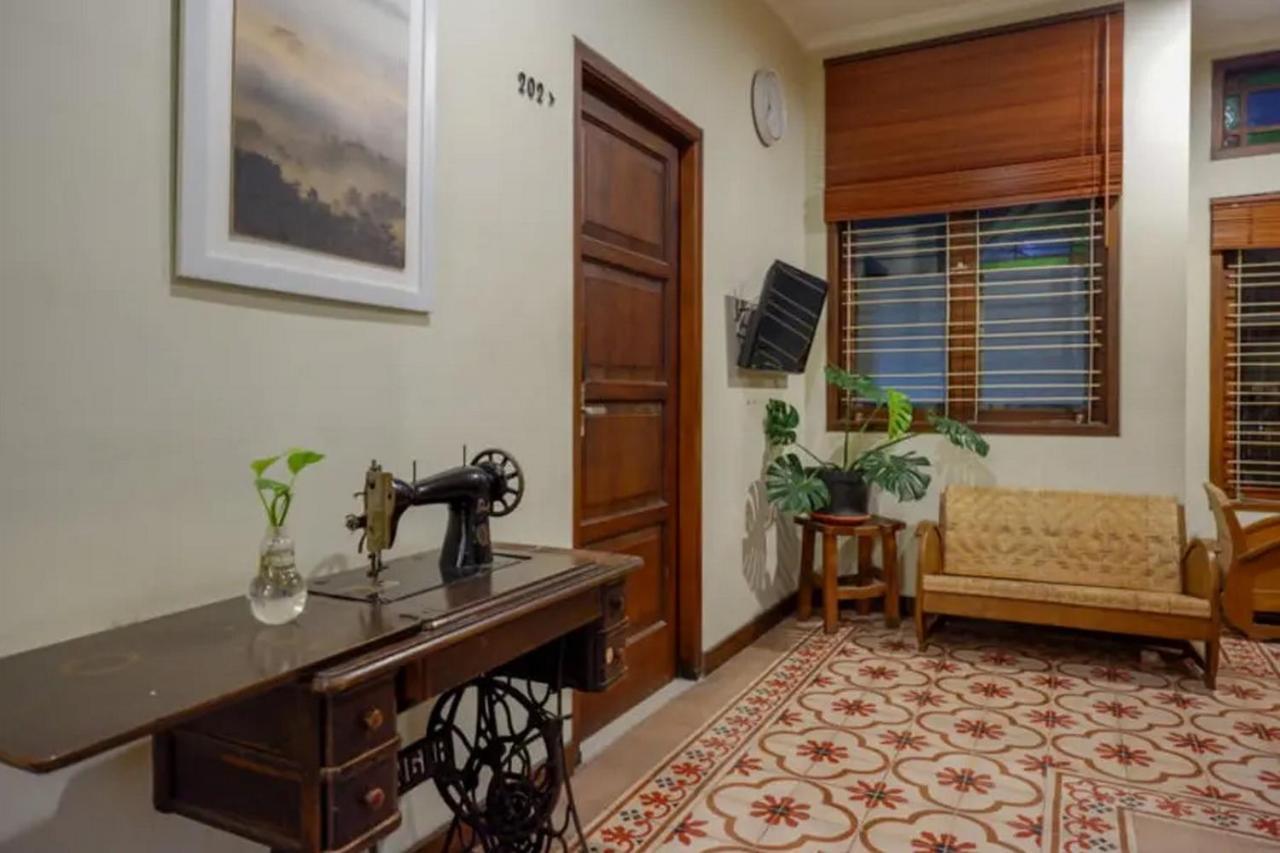 Urbanview Rumah Kandjani Yogyakarta Kejayan Экстерьер фото